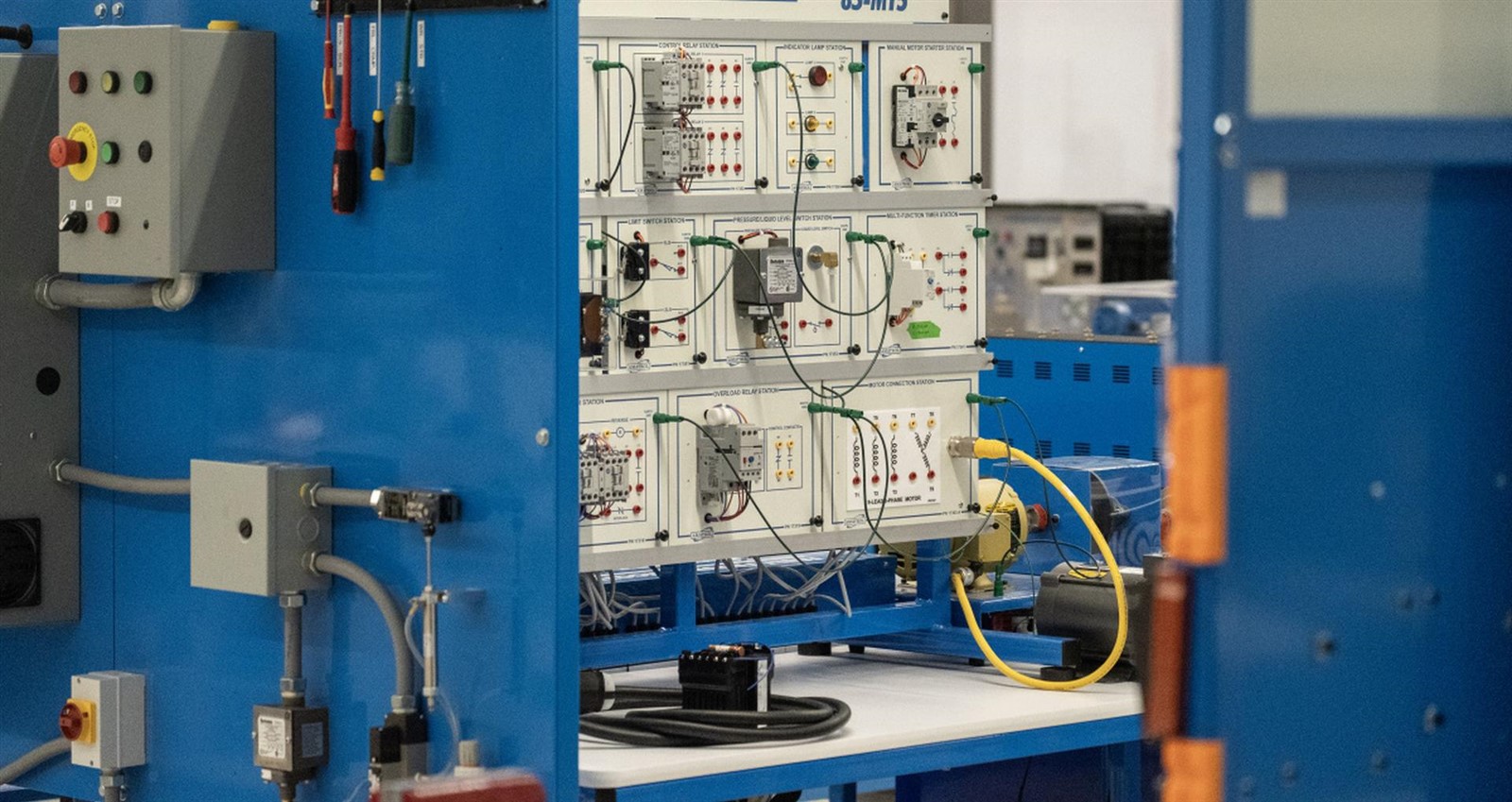 4217e18f411054a935e878965078085a 4217e18f411054a935e878965078085a